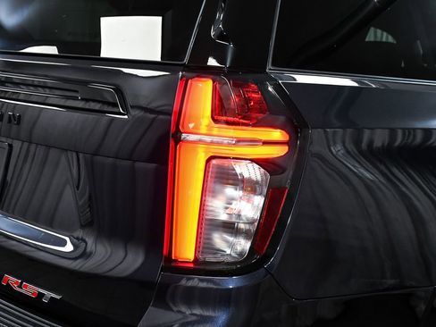 Used 2024 Chevrolet Suburban RST w/ Luxury Package AWD/4WD image 84