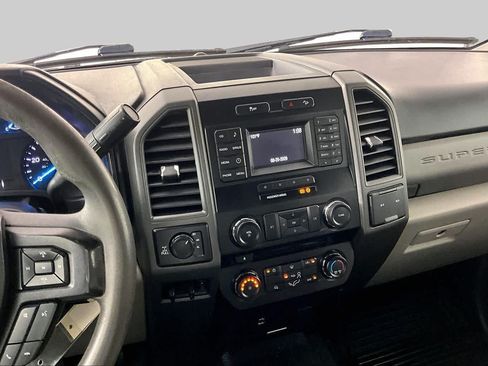 Used 2018 Ford F250 XL w/ Power Equipment Group AWD/4WD image 7