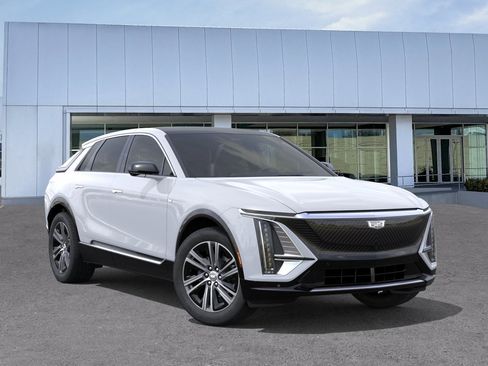New 2026 Cadillac Lyriq Luxury AWD/4WD image 8