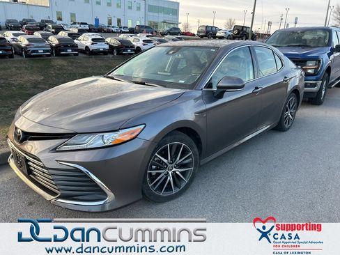 Used 2024 Toyota Camry XLE image 1
