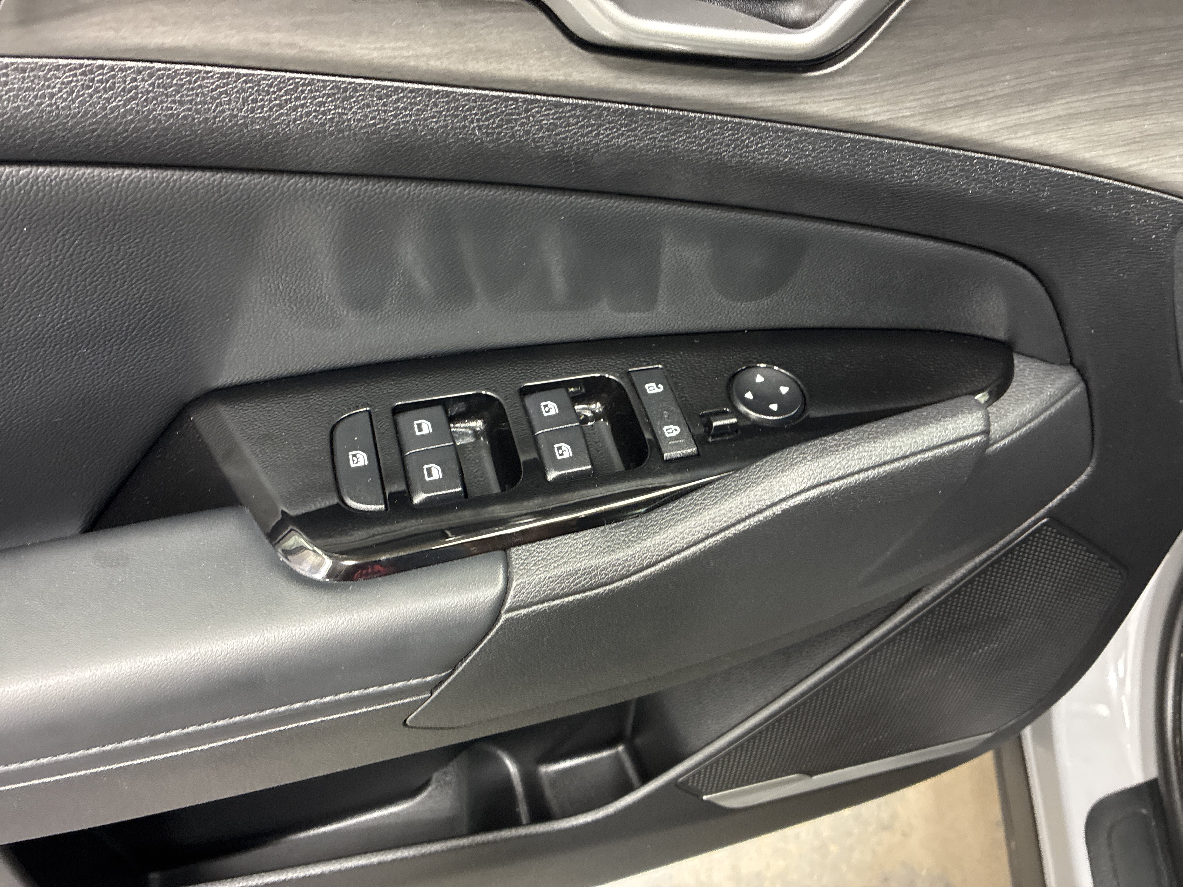 Certified 2025 Kia Sportage X-Line w/ Premium Package AWD/4WD image 17