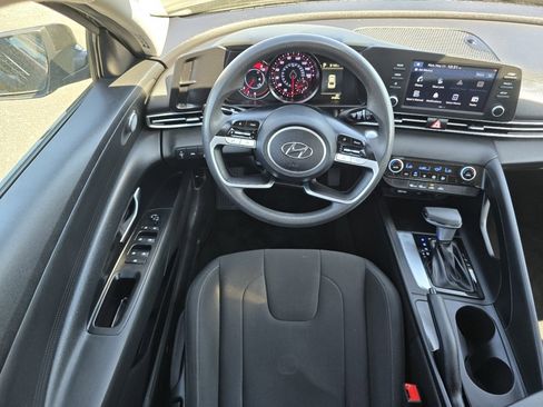 Used 2022 Hyundai Elantra SEL FWD image 22