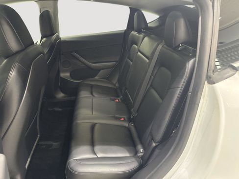 Used 2022 Tesla Model Y Long Range image 4