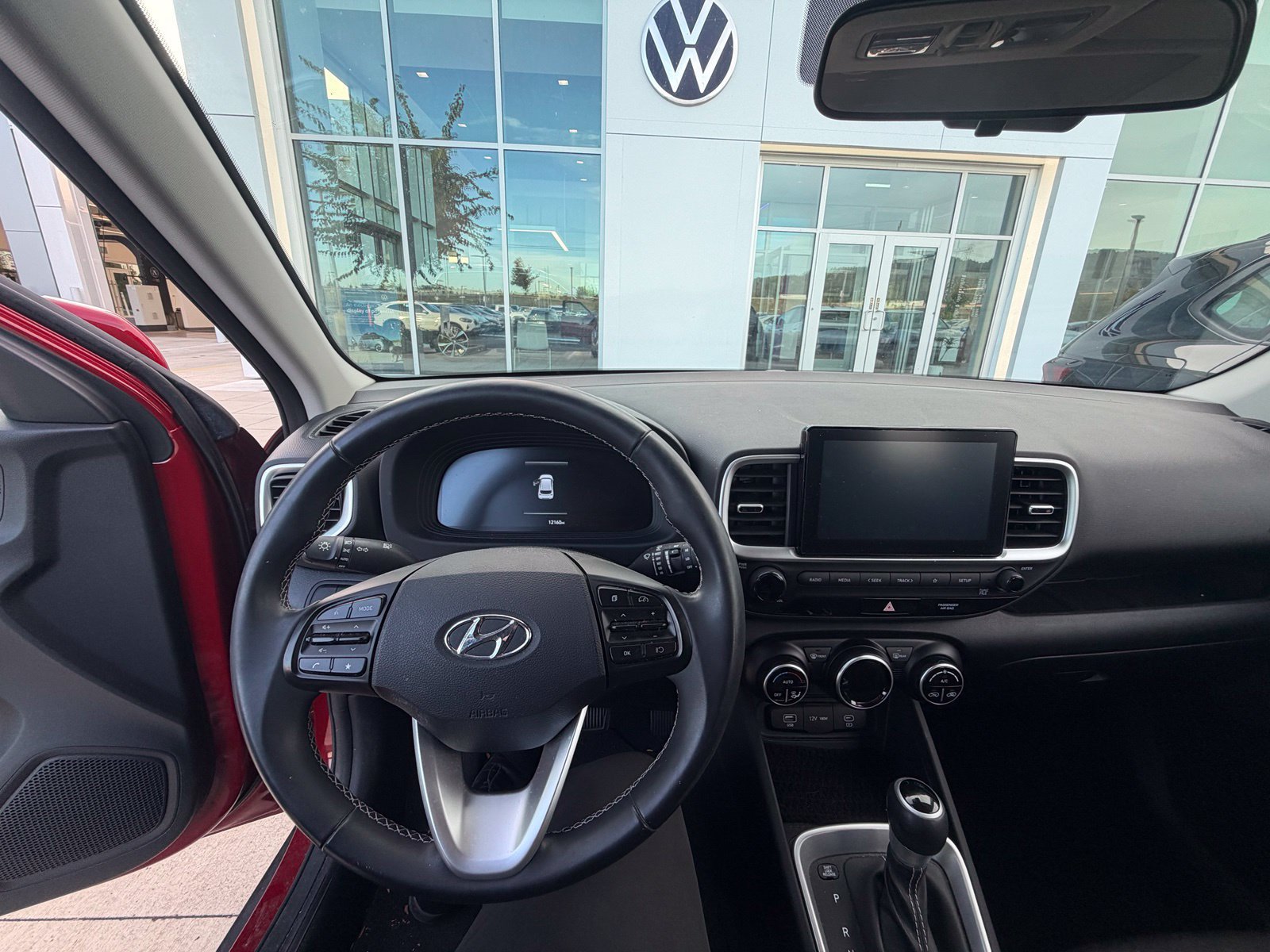 Used 2023 Hyundai Venue SEL FWD image 11