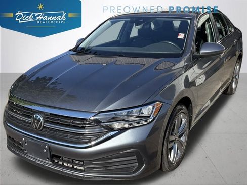 Used 2024 Volkswagen Jetta SE image 1