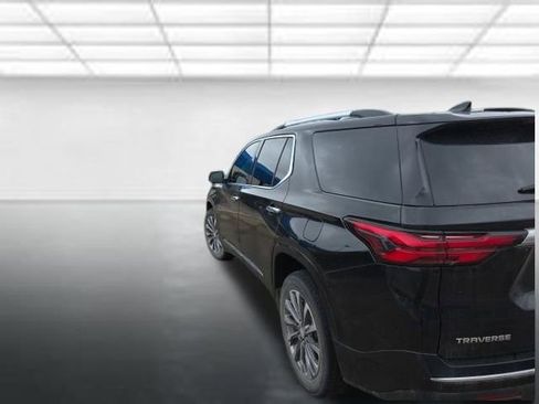 Used 2023 Chevrolet Traverse Premier w/ LPO, Floor Liner Package FWD image 3