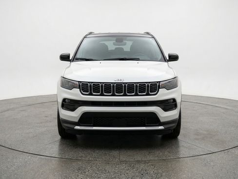 Used 2025 Jeep Compass Limited AWD/4WD image 2