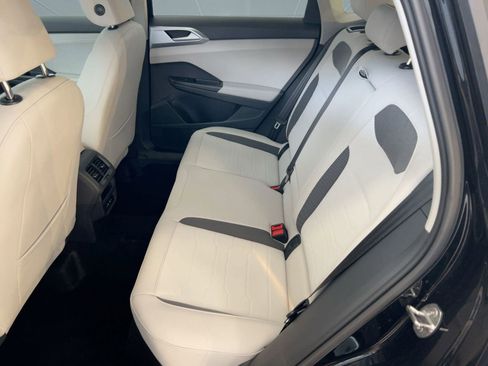 New 2026 Volkswagen Taos SE image 15