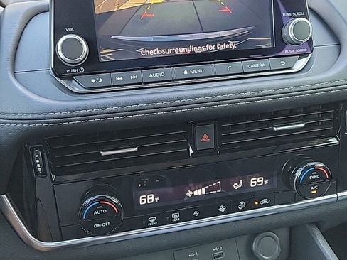 Used 2023 Nissan Rogue SV image 27