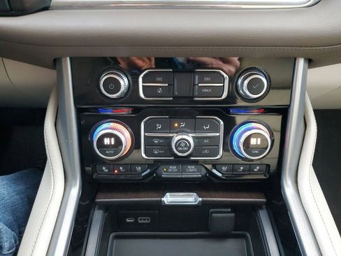 Used 2021 GMC Yukon Denali w/ Denali Premium Package image 40