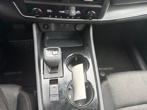 Used 2024 Nissan Rogue SV AWD/4WD image 17