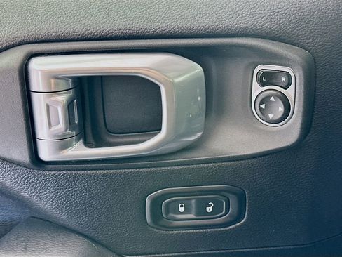 Used 2021 Jeep Wrangler Unlimited Sahara image 18