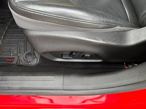 Used 2016 Jeep Renegade Limited image 36