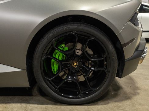 Used 2017 Lamborghini Huracan LP 580-2 RWD image 35