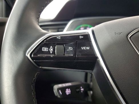 Used 2023 Audi e-tron Premium Plus w/ Premium Plus Package image 25