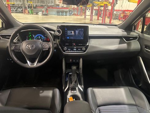 Used 2024 Toyota Corolla Cross AWD Hybrid w/ Convenience Package image 40