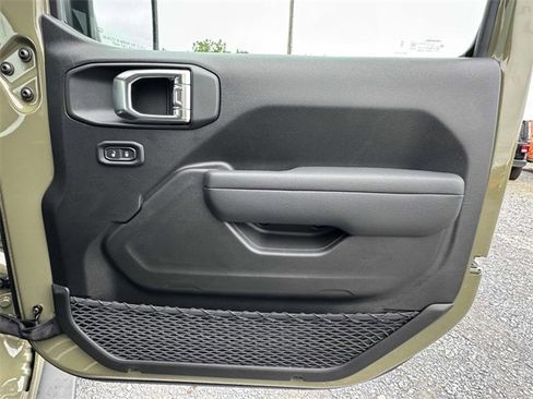 New 2025 Jeep Wrangler Unlimited Rubicon image 13