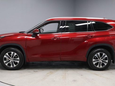 Used 2022 Toyota Highlander XLE image 7