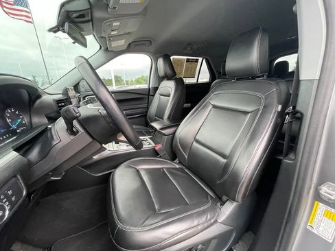 Used 2021 Ford Explorer XLT w/ Equipment Group 202A AWD/4WD image 19