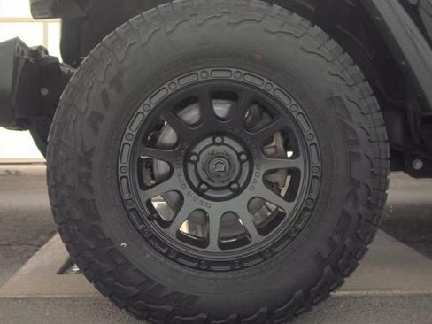Used 2023 Jeep Gladiator Overland w/ Popular Equipment Package AWD/4WD image 8
