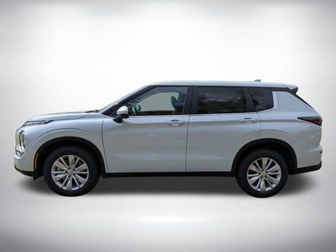 New 2026 Mitsubishi Outlander ES image 7
