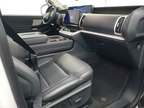 Used 2025 Ford Expedition Active AWD/4WD image 8