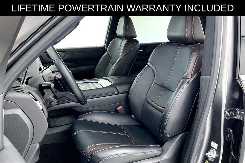 Used 2025 Nissan Armada SL AWD/4WD image 32