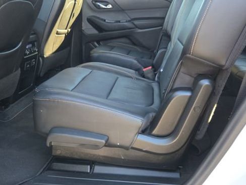 Used 2021 Chevrolet Traverse Premier image 25