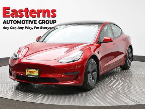 Used 2021 Tesla Model 3 Standard Range Plus image 1