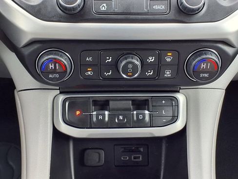 Used 2023 GMC Acadia SLT image 14