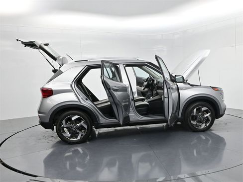 Used 2023 Hyundai Venue SEL image 49