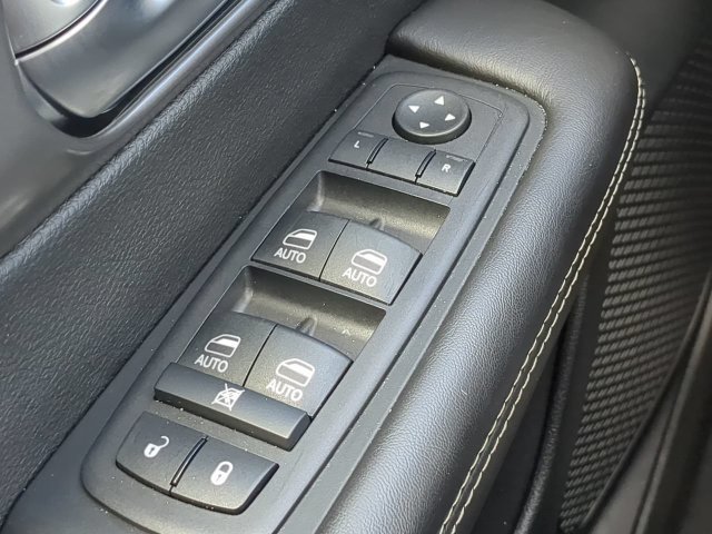 Certified 2026 Chrysler Pacifica Select FWD image 28