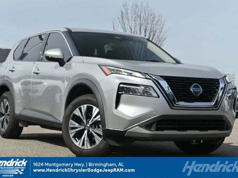 Used 2021 Nissan Rogue SV image 1