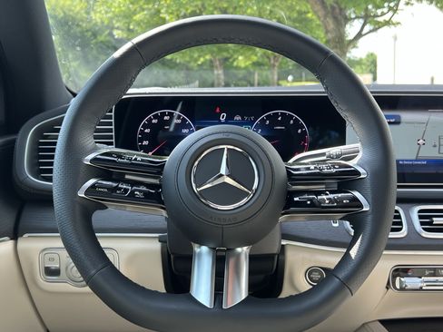 New 2026 Mercedes-Benz GLS 580 4MATIC image 18