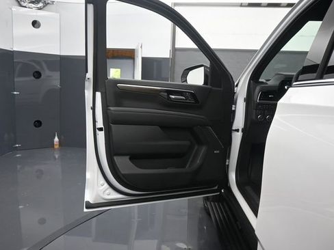 New 2025 Chevrolet Suburban High Country image 14