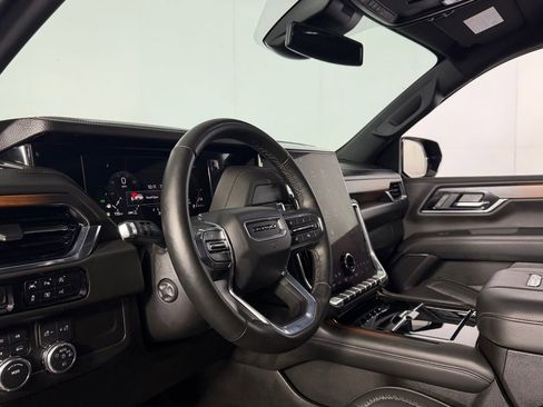 Used 2025 GMC Yukon XL Denali AWD/4WD image 22