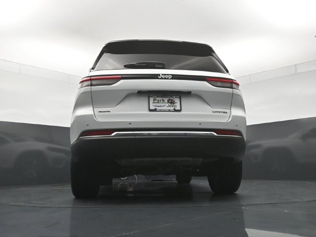Used 2023 Jeep Grand Cherokee Limited AWD/4WD image 23