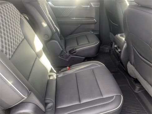 Used 2024 GMC Acadia Denali w/ Super Cruise Package image 33