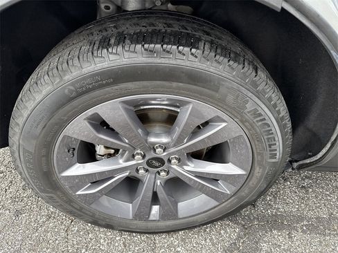 Used 2022 Ford Explorer XLT w/ Equipment Group 202A image 18