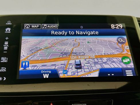 Used 2018 Honda Pilot Touring image 15