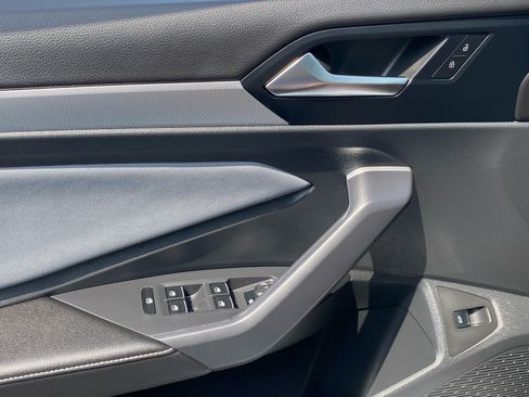 Certified 2025 Volkswagen Jetta SE w/ Sunroof Package FWD image 18
