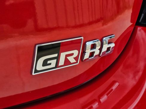 Used 2025 Toyota GR86 Premium w/ Performance Package RWD image 11