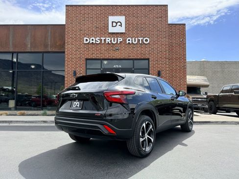 Used 2024 Chevrolet Trax RS w/ Sunroof Package image 7