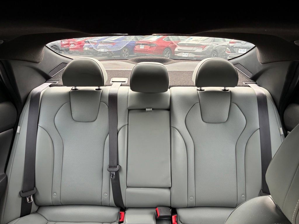 Used 2025 Hyundai Elantra Limited w/ Cargo Package FWD image 13