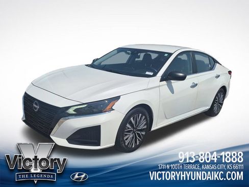 Used 2025 Nissan Altima 2.5 SV FWD image 1