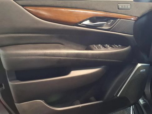 Used 2020 Cadillac Escalade Luxury w/ Escalade Sport Edition AWD/4WD image 21