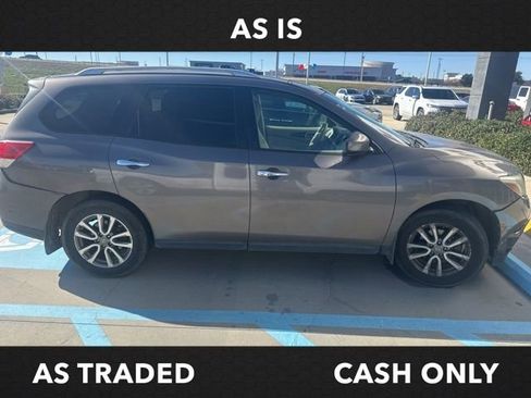 Used 2014 Nissan Pathfinder SV image 4