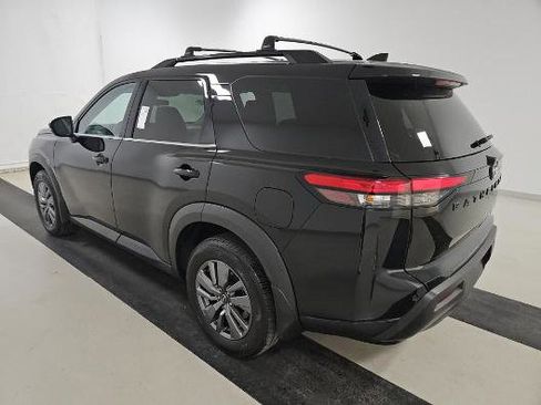 Used 2023 Nissan Pathfinder SV w/ Black Appearance Package image 5