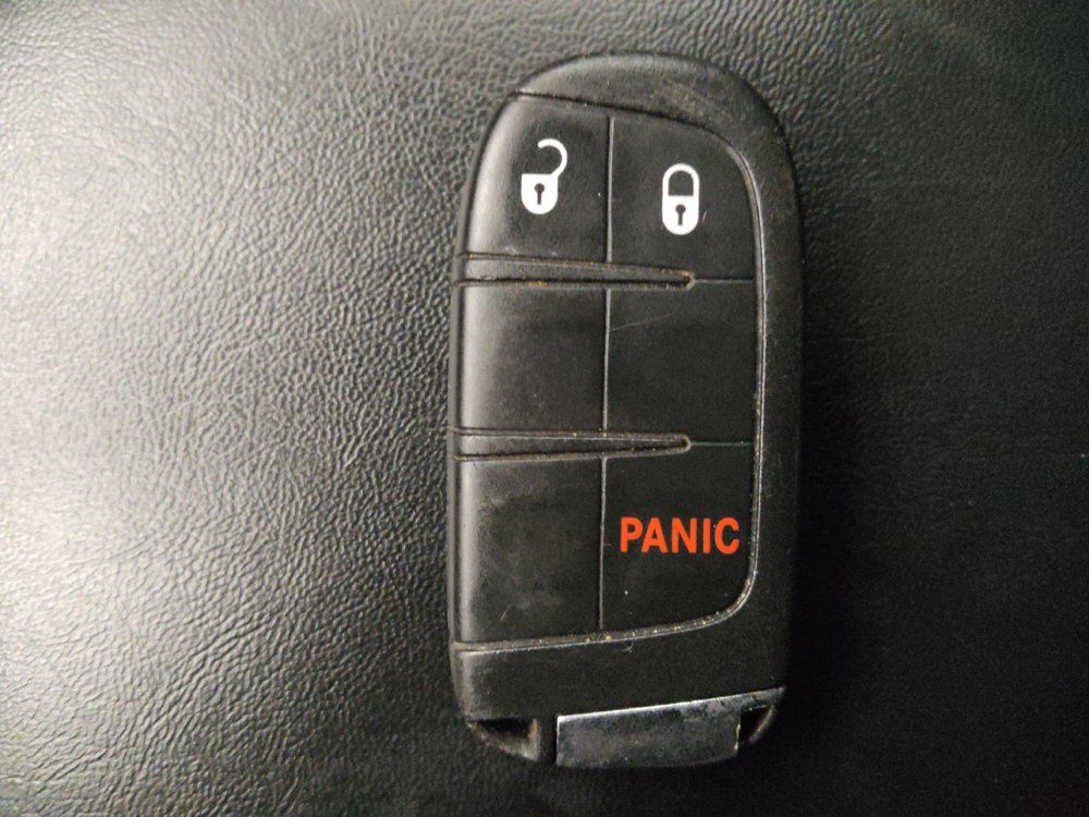 Used 2018 Jeep Compass Latitude FWD image 32
