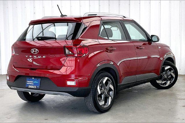 Used 2025 Hyundai Venue SEL FWD image 12